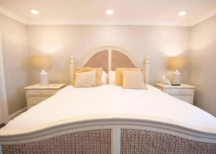 Oceanside Treasure By Golden Coast Holiday home